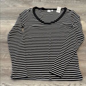 GAP Women's Long Sleeve Striped Tee - Black and White New with tag Size Medium